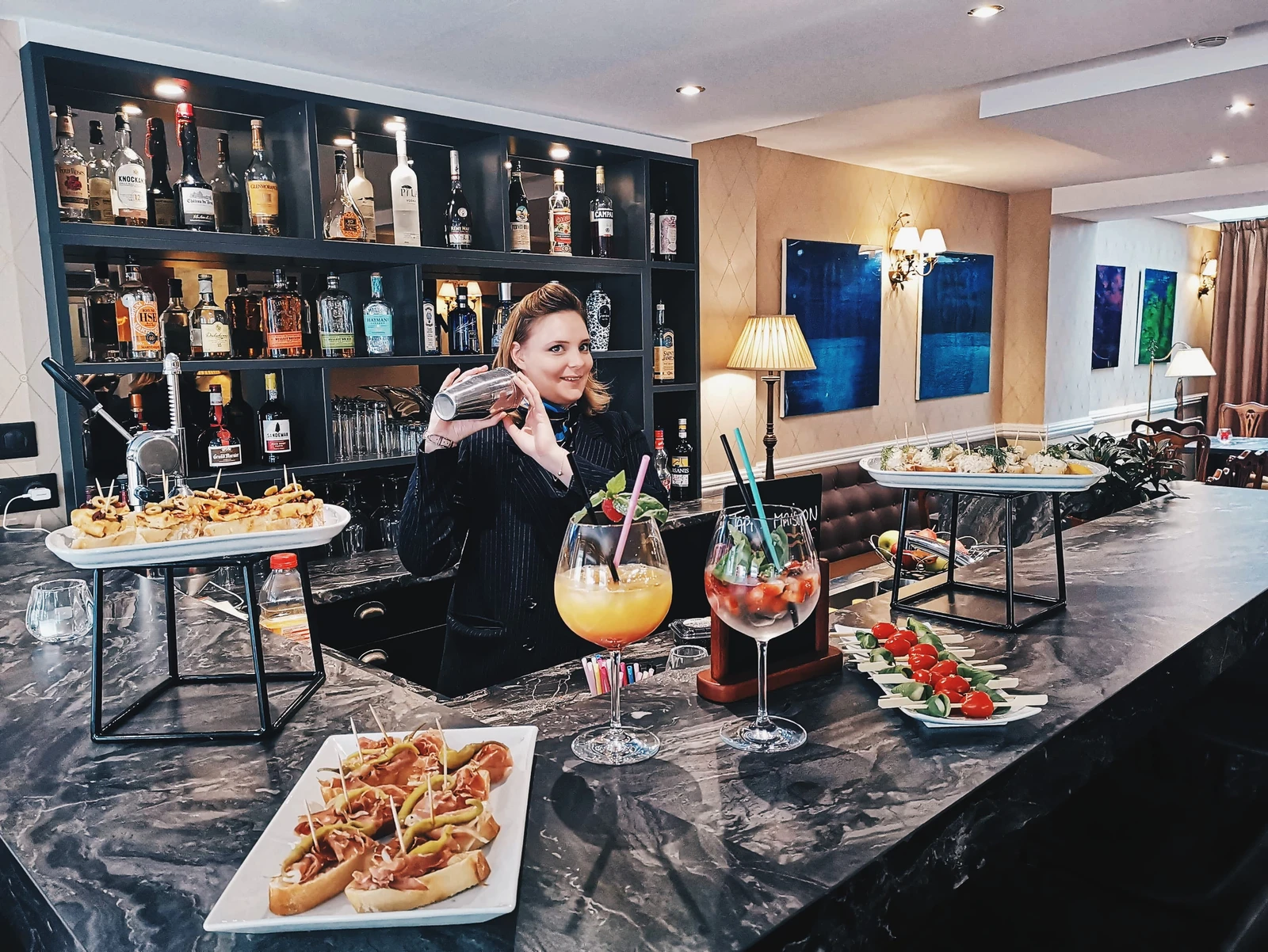 Pause rafraîchissante au bar de l'Hôtel
