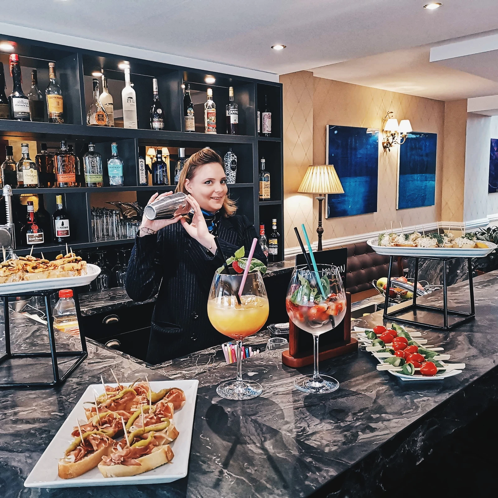 Pause rafraîchissante au bar de l'Hôtel