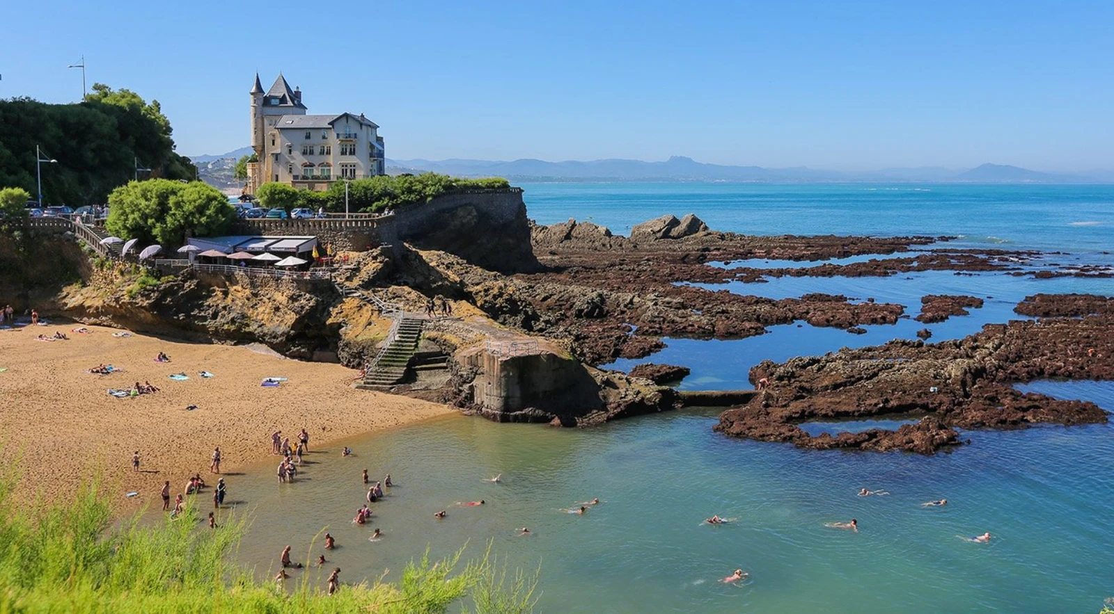 Plage le Port Vieux à 20m de l'hôtel